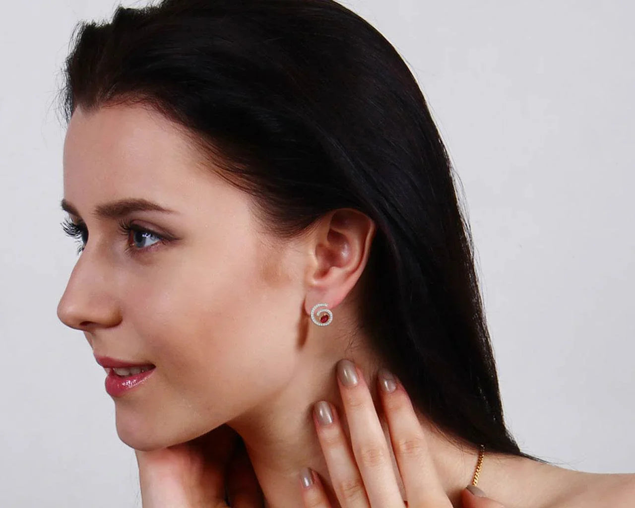 Verica ruby Earrings in Gold with diamonds - Jewelslane