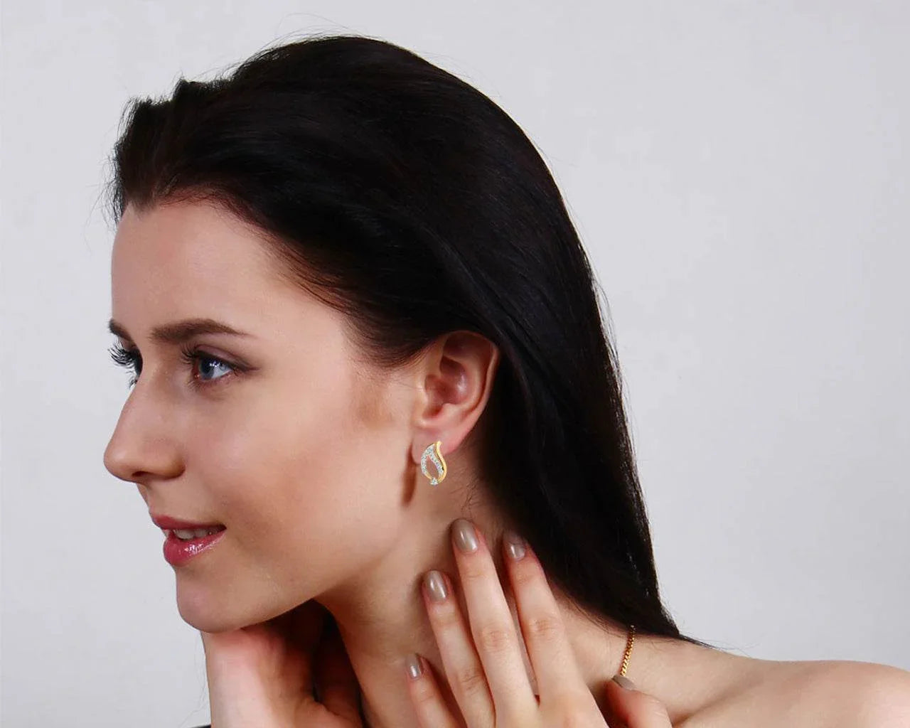 Rimi Diamond Earrings in gold - Jewelslane