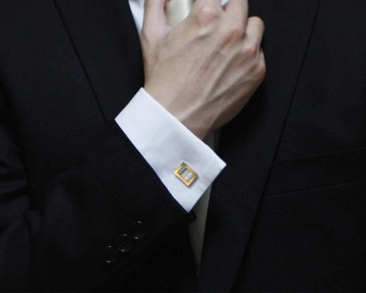 Arthur Gold Cufflink for Men - Jewelslane