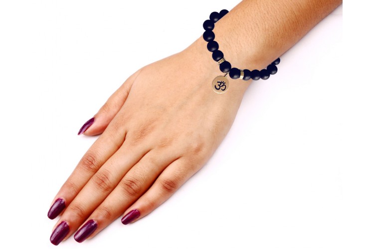 Aum bracelet in 14k gold on onyx beads