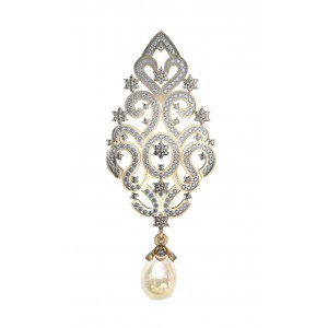 Alluring Pearl & Diamond Pendant