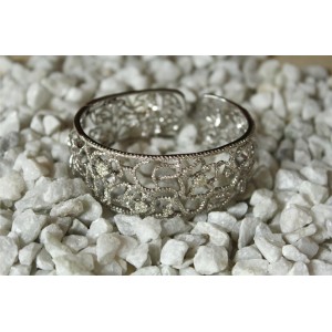 Diamond Bangle in 18k White Gold