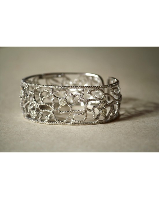 Diamond Bangle in 18k White Gold