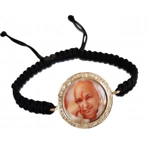 Auspicious guruji swaroop bracelet in gold with diamonds