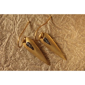 Trendy Gold Earrings with Diamonds