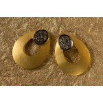 Gold Earstuds with Diamonds