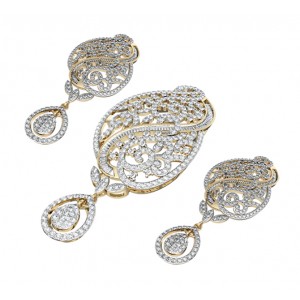 Alluring designer diamond pendant set 