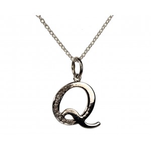 Alphabet Q pendant with diamonds