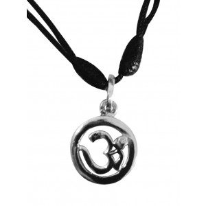 Om Pendant in silver with diamond