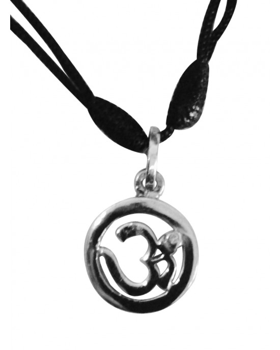 Om Pendant in silver with diamond