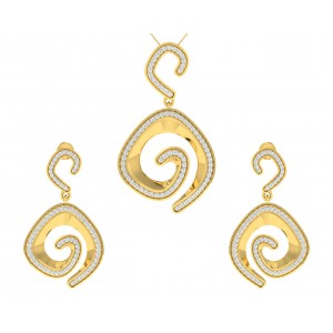 Faren Diamond Pendant Set in Gold