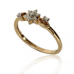 Ring with Diamonds in Gold 