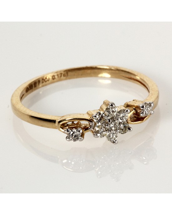 Ring with Diamonds in Gold 