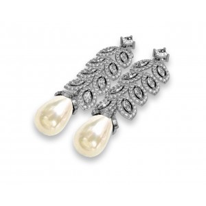 Aashika Pearl Earrings